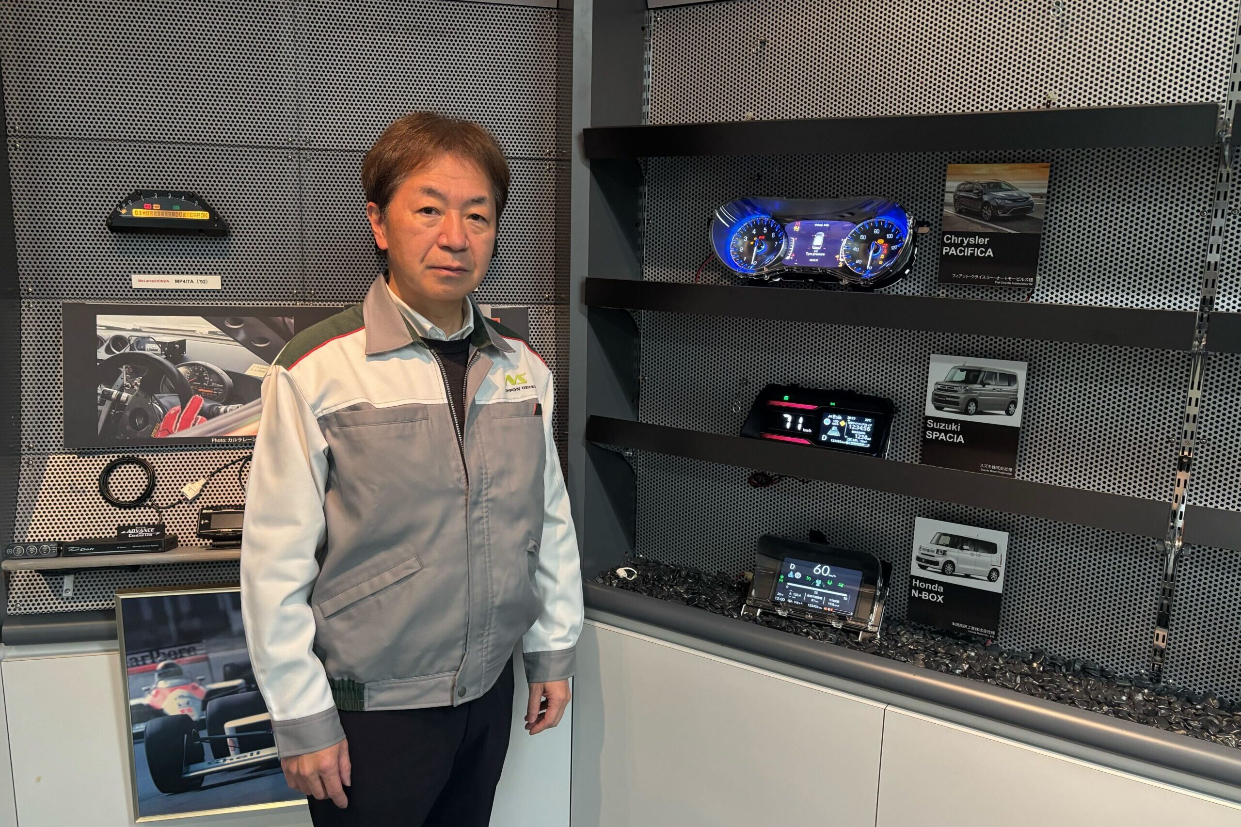 ヘッドアップディスプレイで世界トップシェアを確立  交通インフラ向けプロジェクターなど多分野へ技術を応用